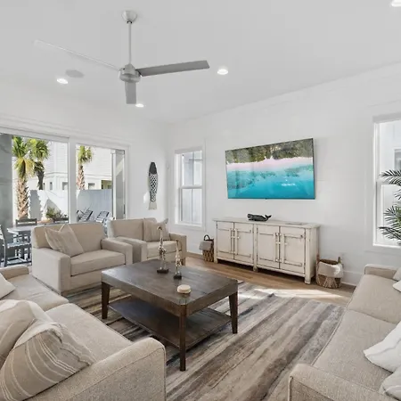 A Little Nauti With Pool And Gated Neighborhood Villa